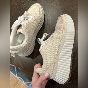 Universal Thread - White Woven Sneakers - 9